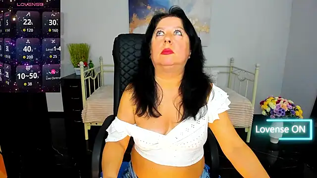 Snapshot of Julia_Dean chatting on 05/15/26, 11:50 Julia Dean online show from 05/15/26, 11:50
