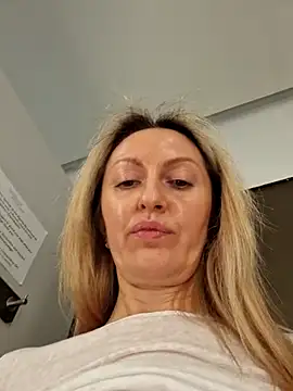 Miss    Mia  online show from 02/22/25, 03:25