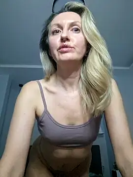 Miss    Mia  online show from 03/05/25, 05:50