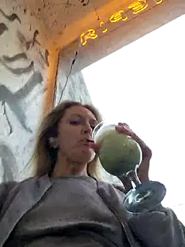 Miss    Mia  online show from 10/13/25, 01:44