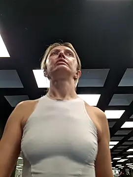 Miss    Mia  online show from 12/04/25, 09:51