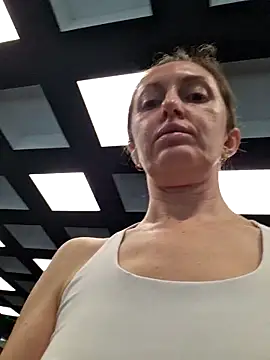 Miss    Mia  online show from 02/05/26, 11:15