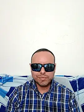 Snapshot of ElSunEagle chatting on 06/17/26, 02:25 ElSunEagle online show from 06/17/26, 02:25