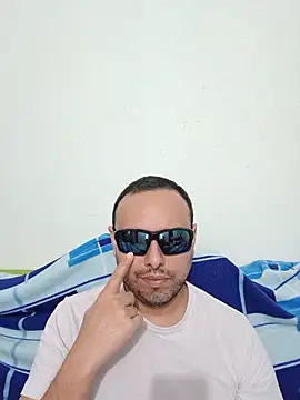Snapshot of ElSunEagle chatting on 06/19/26, 02:27 ElSunEagle online show from 06/19/26, 02:27