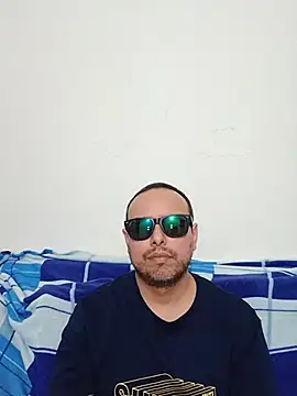 Snapshot of ElSunEagle chatting on 06/21/26, 02:47 ElSunEagle online show from 06/21/26, 02:47
