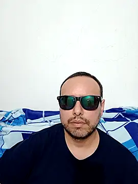 Snapshot of ElSunEagle chatting on 06/25/26, 02:33 ElSunEagle online show from 06/25/26, 02:33