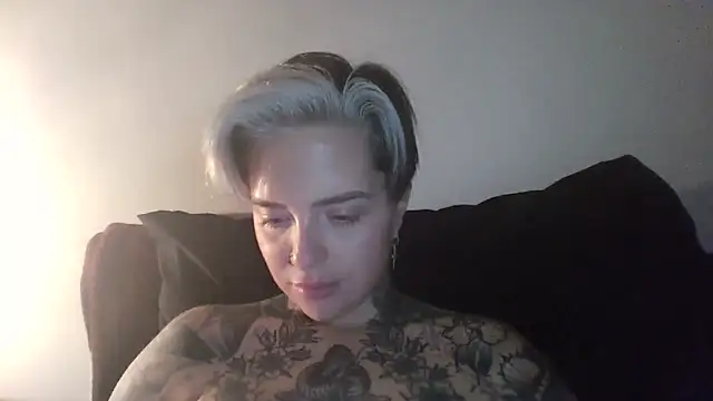 Rubyrichhxo online show from 11/08/25, 10:41