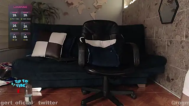 Snapshot of rogert_xx chatting on 01/31/25, 01:22 rogert xx online show from 01/31/25, 01:22