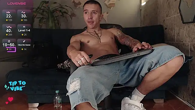 Snapshot of rogert_xx chatting on 02/08/25, 09:03 rogert xx online show from 02/08/25, 09:03