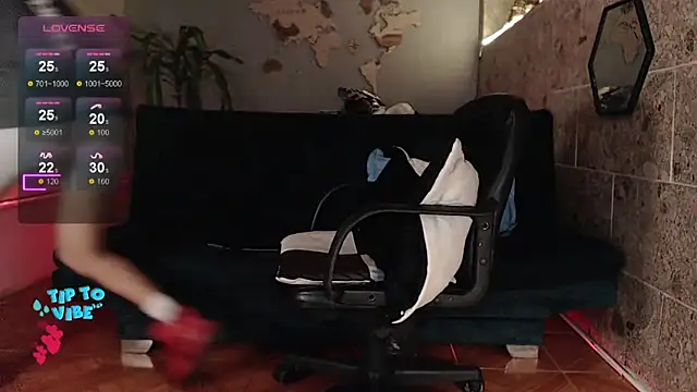 Snapshot of rogert_xx chatting on 02/21/25, 01:44 rogert xx online show from 02/21/25, 01:44