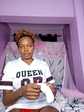 Pretty-queen123 online show from 09/19/25, 02:35