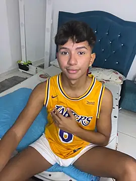 Leonarrrd 01 online show from 09/23/25, 04:04