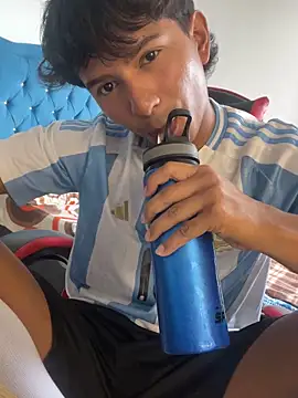 Leonarrrd 01 online show from 11/25/25, 09:04