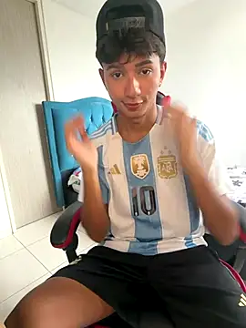 Leonarrrd 01 online show from 12/17/25, 08:15