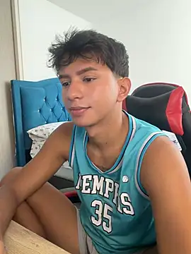 Leonarrrd 01 online show from 04/01/26, 07:44