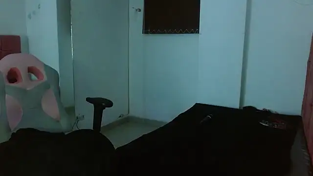 miahernadez303av online show from 02/27/25, 09:00