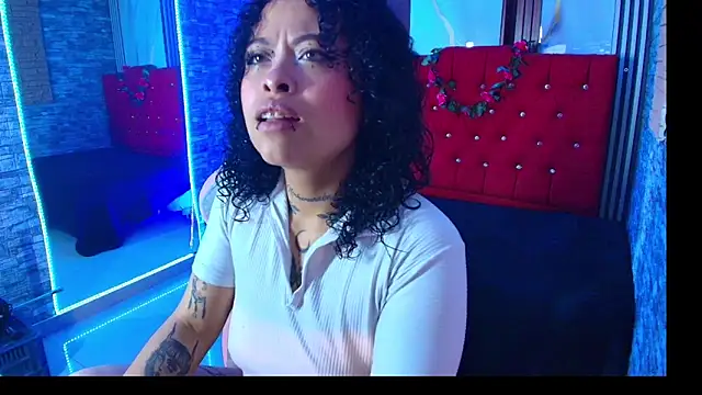 miahernadez303av online show from 11/18/25, 03:23