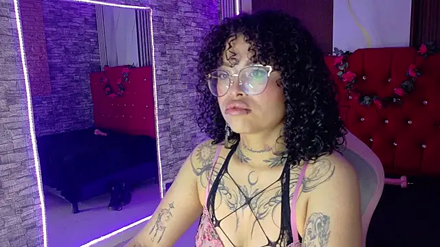 miahernadez303av online show from 02/26/26, 03:49