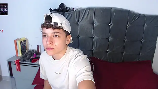 Antonella Cruz02 online show from 04/21/26, 04:19