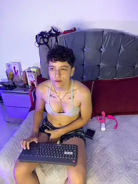 Antonella Cruz02 online show from 05/18/26, 04:07