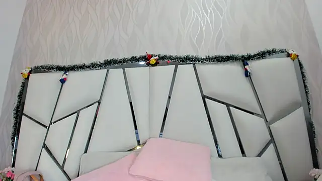  aurora18  online show from 12/16/25, 03:11