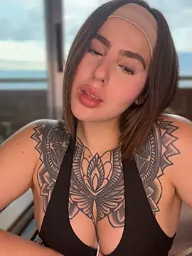 ValerieHilton online show from 02/03/25, 10:21