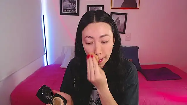 lilyy evanss online show from 02/19/25, 10:53