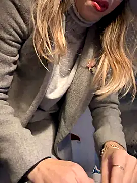 Snapshot of SonyaD_ chatting on 12/04/24, 06:22 SonyaD  online show from 12/04/24, 06:22