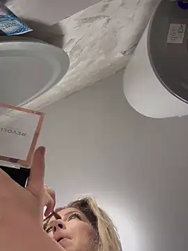 Snapshot of SonyaD_ chatting on 12/18/24, 05:48 SonyaD  online show from 12/18/24, 05:48