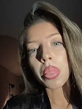 Snapshot of SonyaD_ chatting on 03/18/25, 03:20 SonyaD  online show from 03/18/25, 03:20