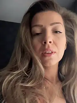 Snapshot of SonyaD_ chatting on 03/20/25, 06:52 SonyaD  online show from 03/20/25, 06:52