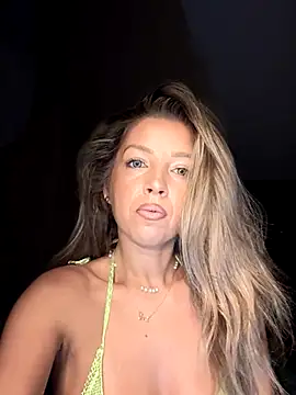 Snapshot of SonyaD_ chatting on 09/24/25, 01:20 SonyaD  online show from 09/24/25, 01:20