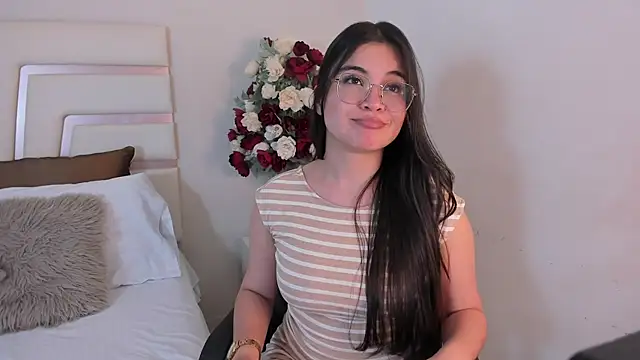 CamilaSofiia online show from 02/04/25, 10:34