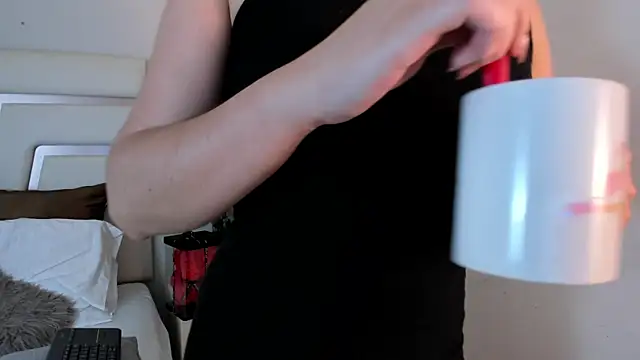 CamilaSofiia online show from 03/03/25, 10:42