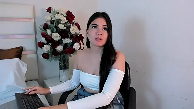 CamilaSofiia online show from 03/05/25, 12:59