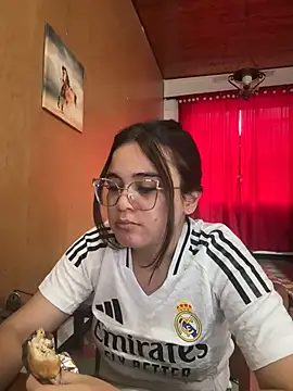 Snapshot of CamilaSofiia chatting on 04/15/26, 09:59 CamilaSofiia online show from 04/15/26, 09:59