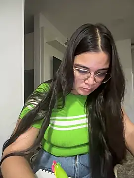 Snapshot of CamilaSofiia chatting on 06/02/26, 12:23 CamilaSofiia online show from 06/02/26, 12:23