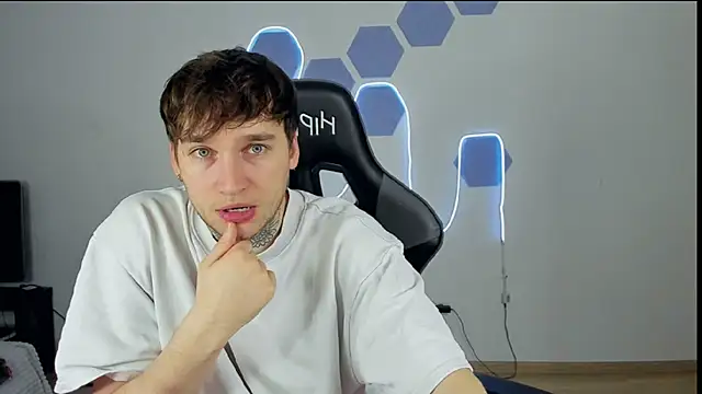 Chris Tyson online show from 12/03/24, 06:28