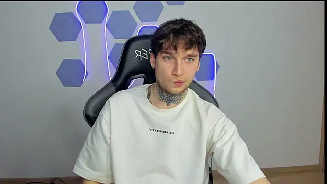 Chris Tyson online show from 12/19/24, 03:29