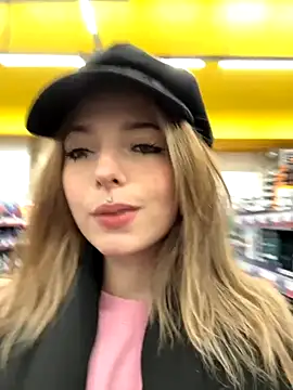 LoraaDoll online show from 11/15/25, 04:36