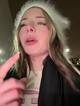 LoraaDoll online show from 12/17/25, 05:41