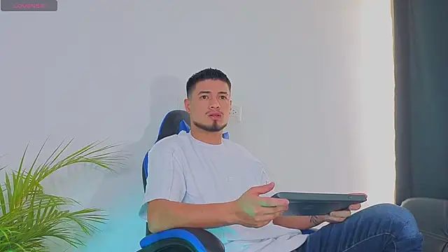 EdwardRoss  online show from 10/19/25, 04:29