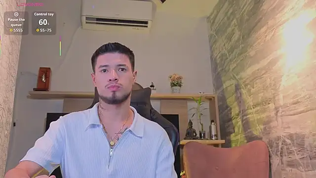 Snapshot of EdwardRoss_ chatting on 06/19/26, 10:02 EdwardRoss online show from 06/19/26, 10:02