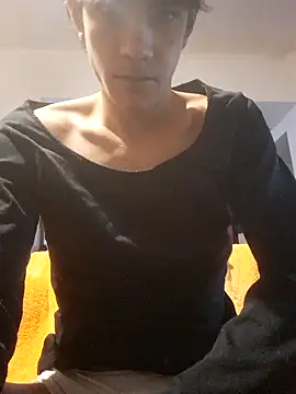 Snapshot of LYZBORNHD chatting on 10/13/25, 09:48 LYZBORNHD online show from 10/13/25, 09:48