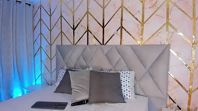 Arianabromw online show from 12/19/24, 07:07