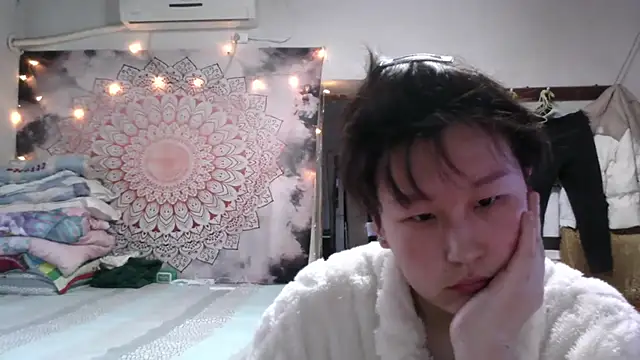 Snapshot of XiaNa2023 chatting on 12/07/24, 08:55 XiaNa2023 online show from 12/07/24, 08:55