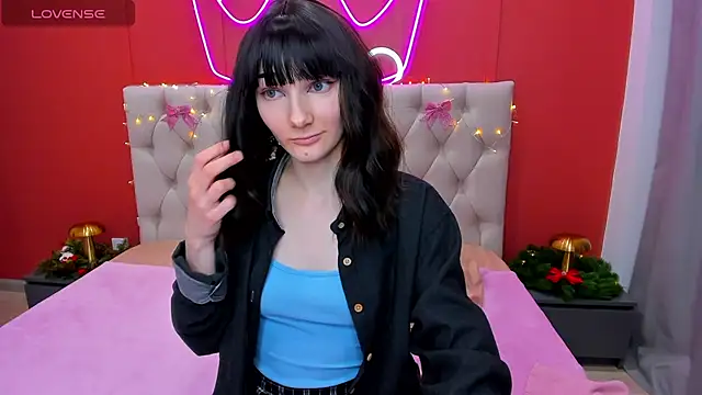 Lili flowerr online show from 01/11/25, 12:40