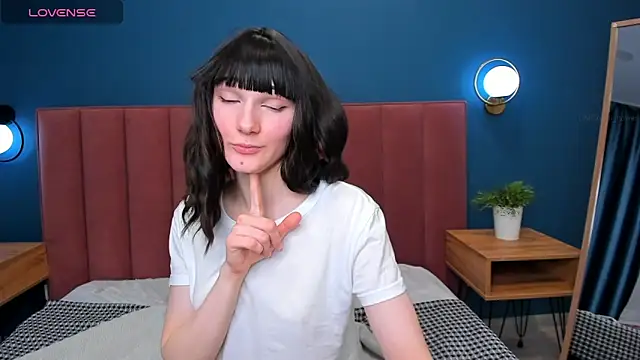 Lili flowerr online show from 03/12/25, 03:02