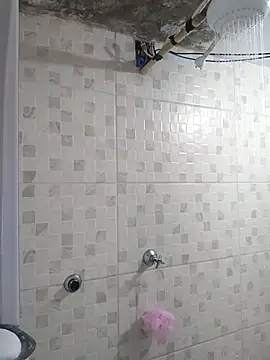 Julia Pretinha online show from 04/19/26, 12:22