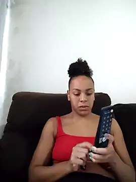 Julia Pretinha online show from 04/21/26, 01:06